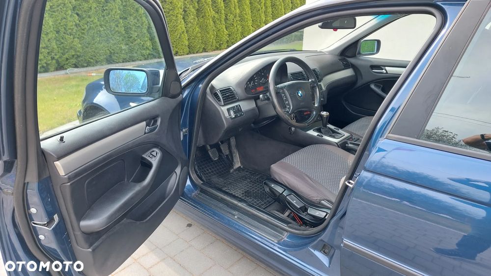 BMW Seria 3 318d - 11