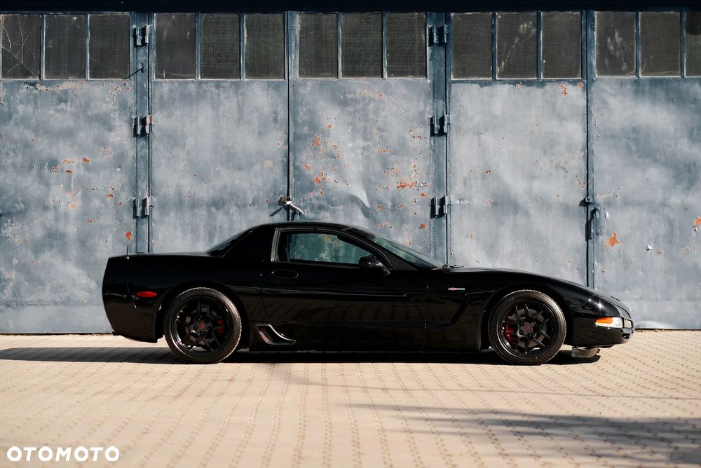 Chevrolet Corvette - 12