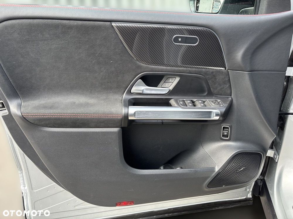 Mercedes-Benz GLB - 17