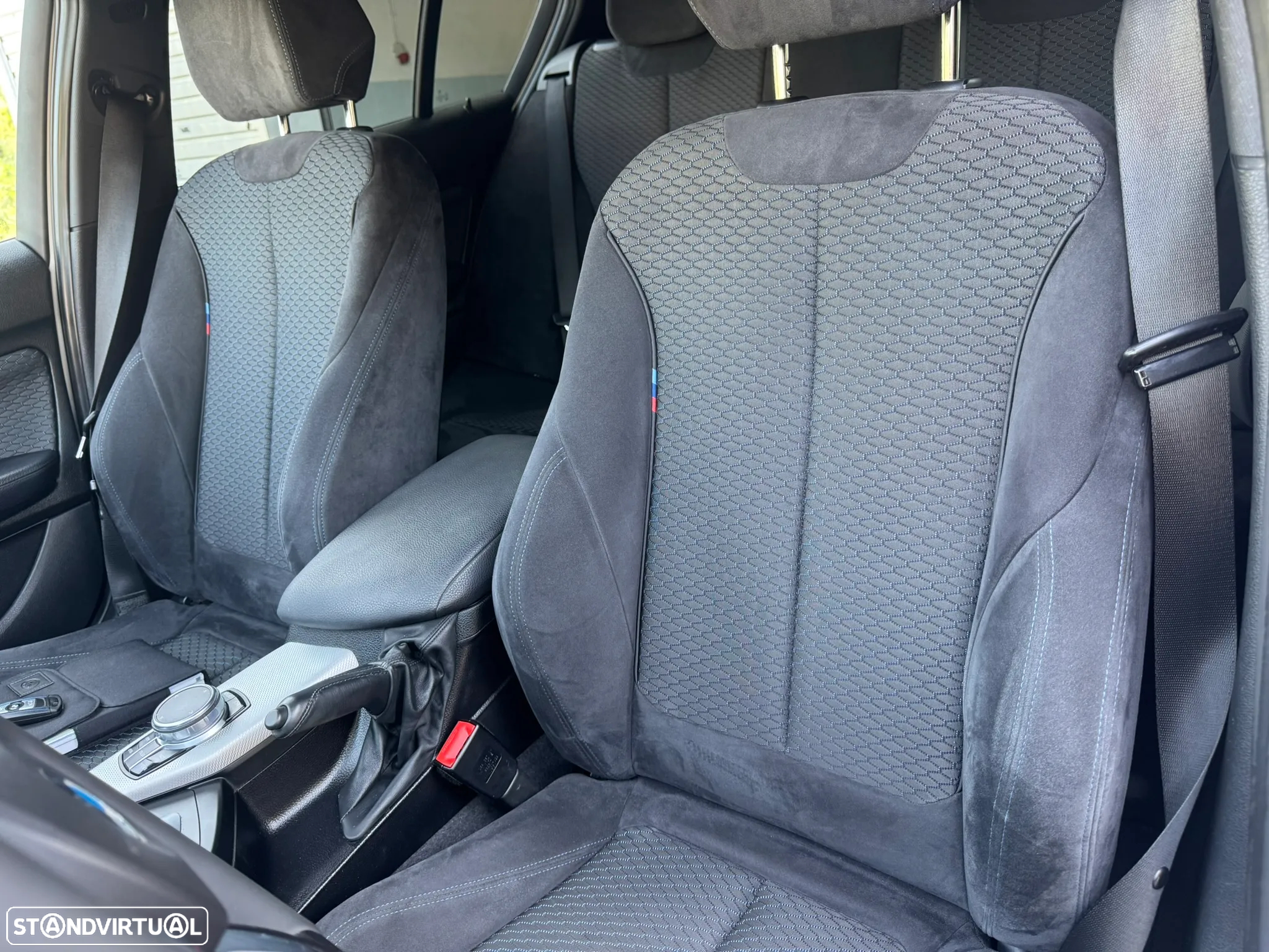 BMW 118 d Pack Desportivo M - 23