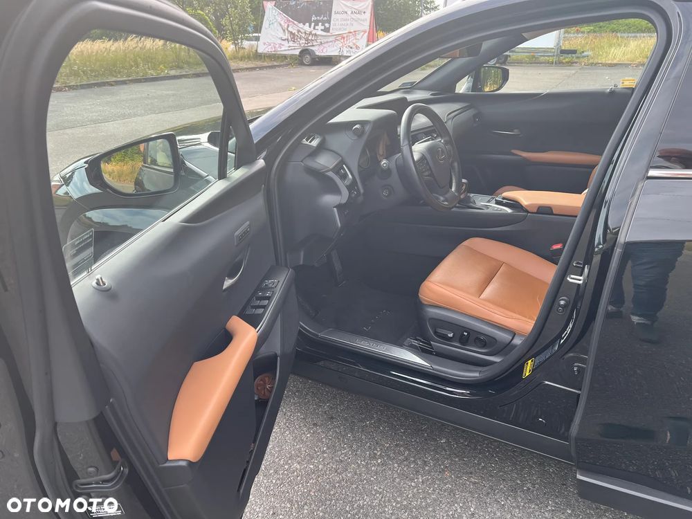Lexus UX - 11