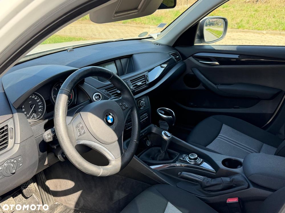 BMW X1 sDrive18d Sport Line - 17