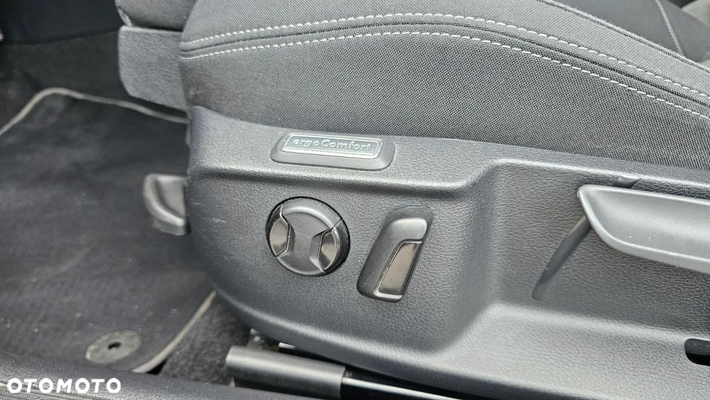 Volkswagen Passat Variant 2.0 TDI EVO Business DSG - 20