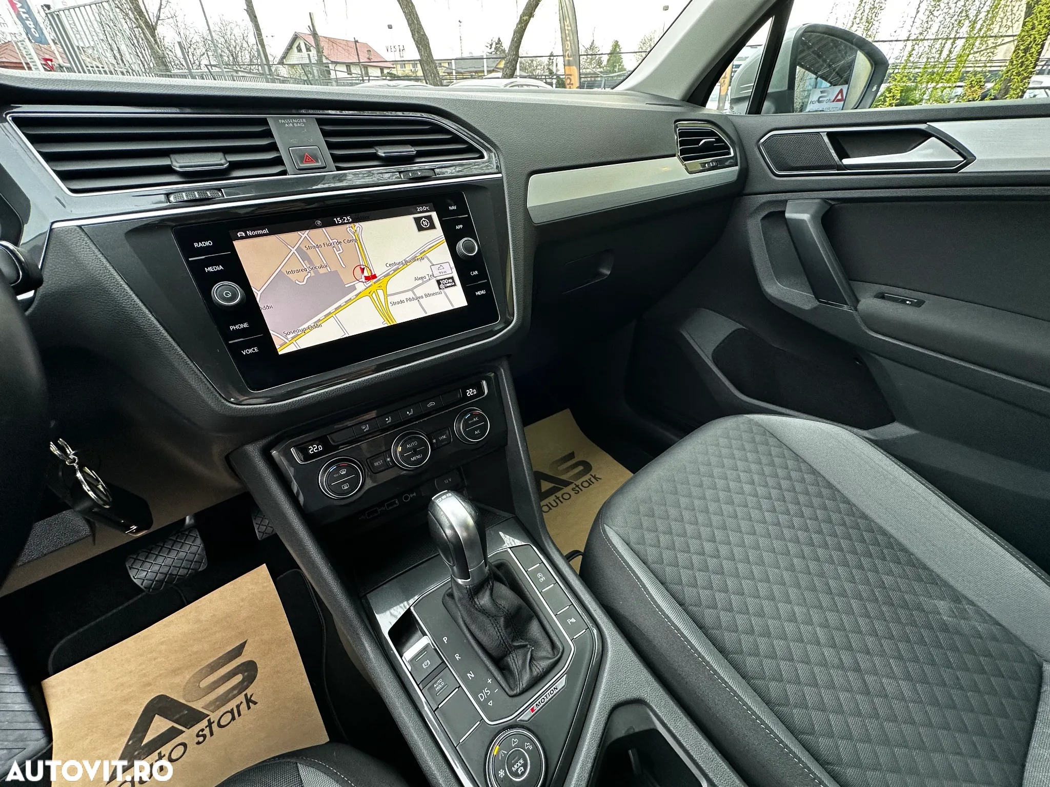 Volkswagen Tiguan 2.0 TDI SCR 4MOTION DSG R-Line - 26
