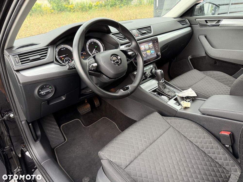 Skoda Superb 2.0 TDI DSG Premium Edition - 23