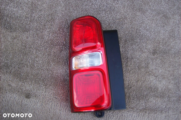 LAMPA TYLNA LEWA TOYOTA PROACE PEUGEOT EXPERT III ZAFIRA