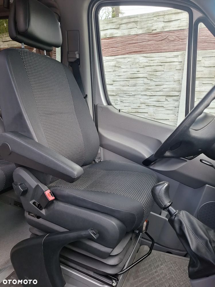 Mercedes-Benz Sprinter - 11
