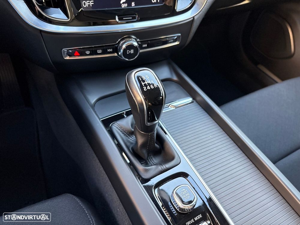 Volvo V60 2.0 D3 Momentum Plus - 39