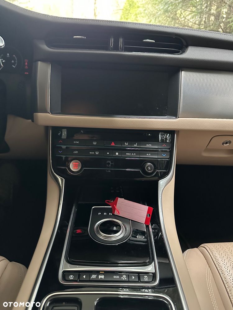 Jaguar XF 2.0 i4D AWD Prestige - 6