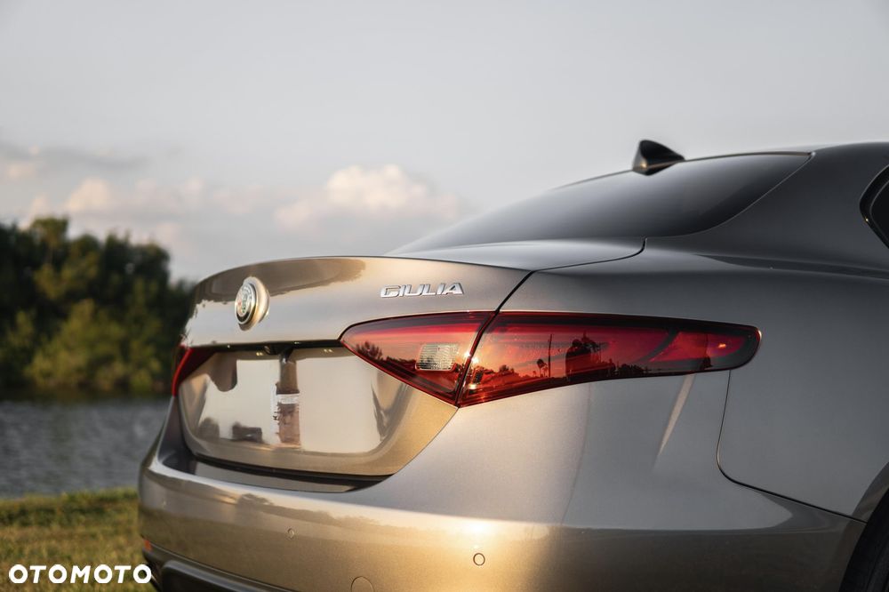 Alfa Romeo Giulia 2.0 Turbo 16V AT8-Q4 Veloce Ti - 11