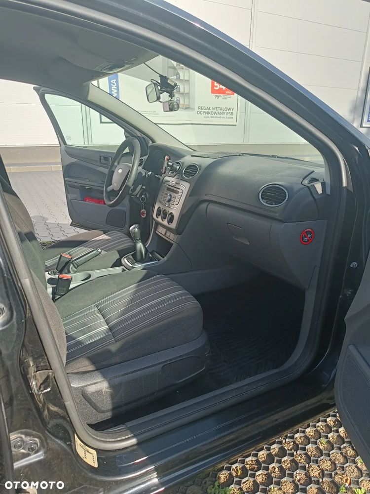 Ford Focus 1.6 Ambiente - 23