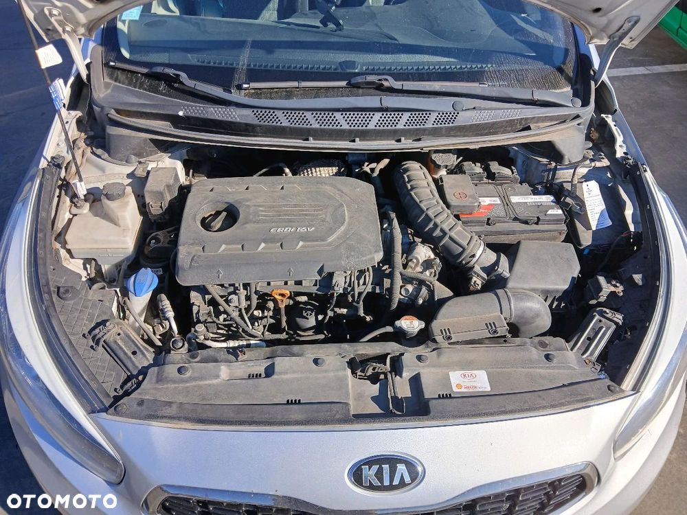 Kia Ceed 1.6 CRDi 136 ISG Vision - 15