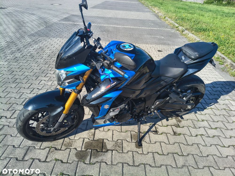 Suzuki GSX - 2