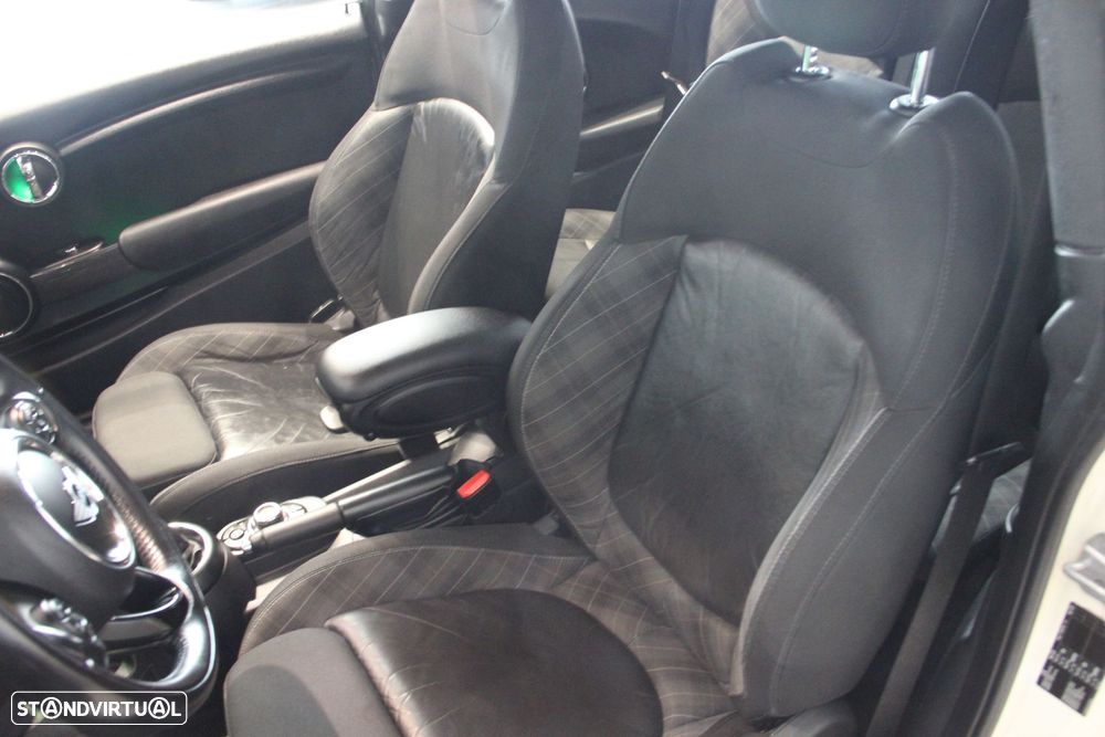 MINI 3 Portas Cooper D Auto - 19