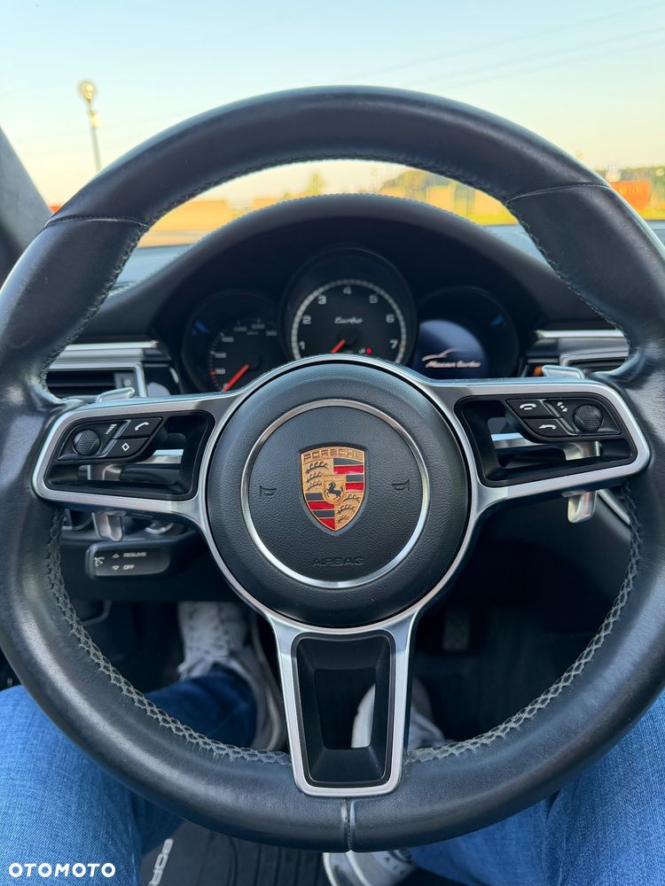Porsche Macan Turbo - 16