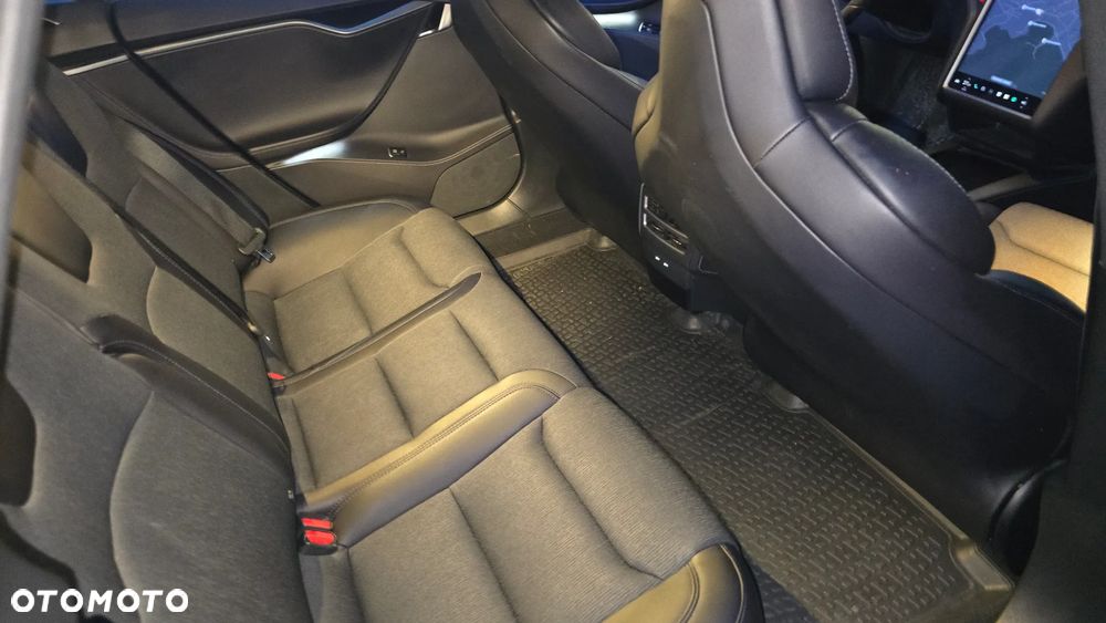 Tesla Model S - 18