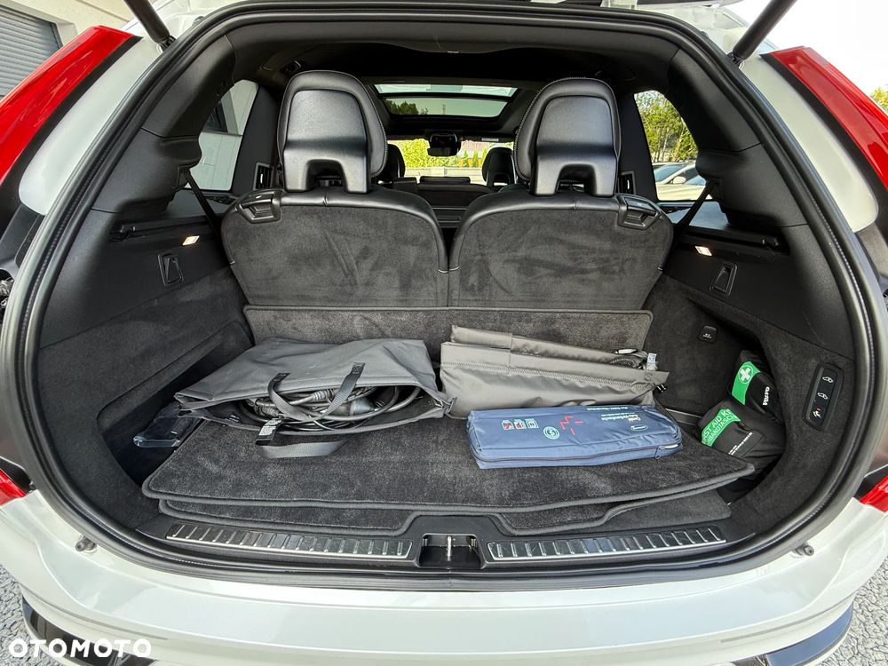 Volvo XC 90 T8 AWD Plug-In Hybrid R-Design 7os - 36