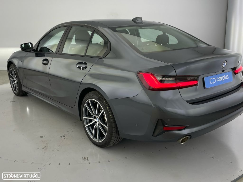 BMW 330 e Auto - 26