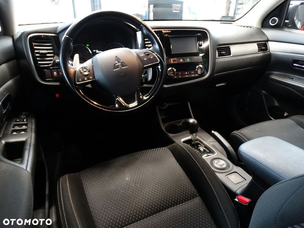 Mitsubishi Outlander - 19