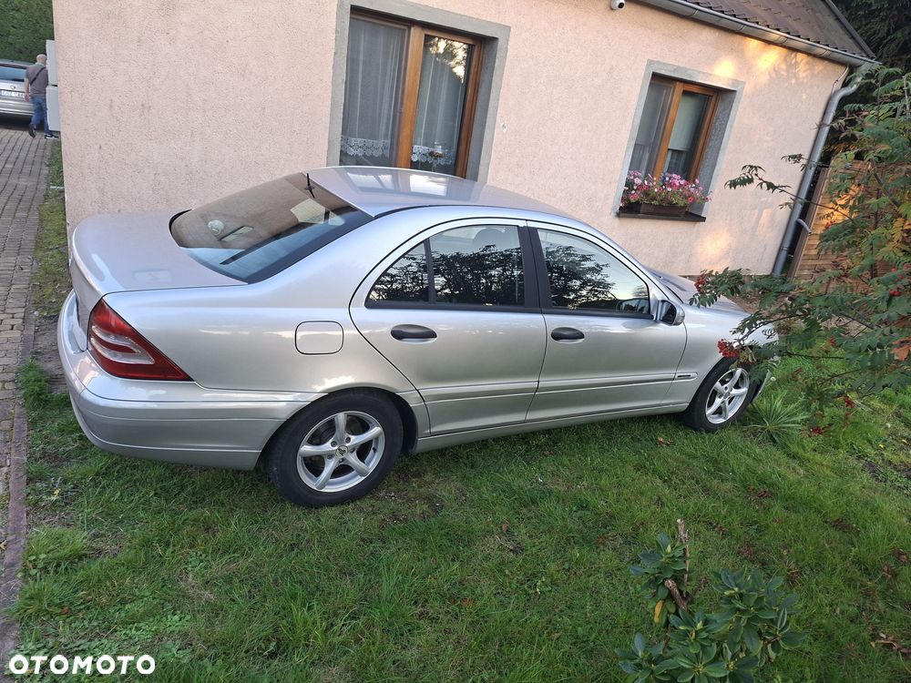 Mercedes-Benz C-Class 2003 photo 2