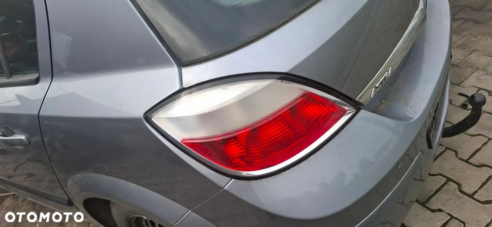 Opel Astra H Hb na części benzyna - 12