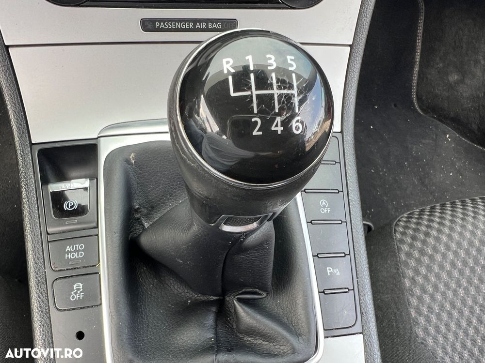 Volkswagen Passat 1.6 TDI BlueMotion Technology Trendline - 19