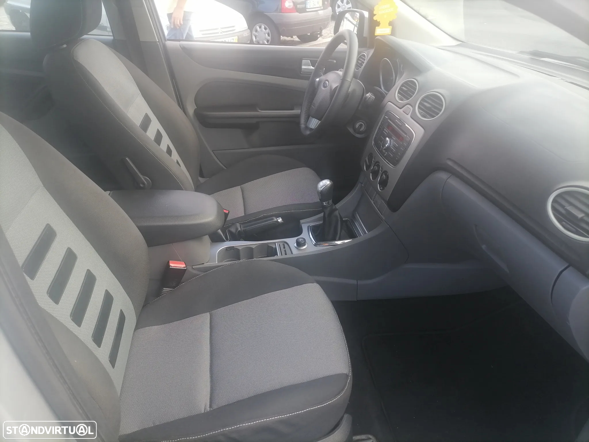 Ford Focus 1.4 16V Trend - 8