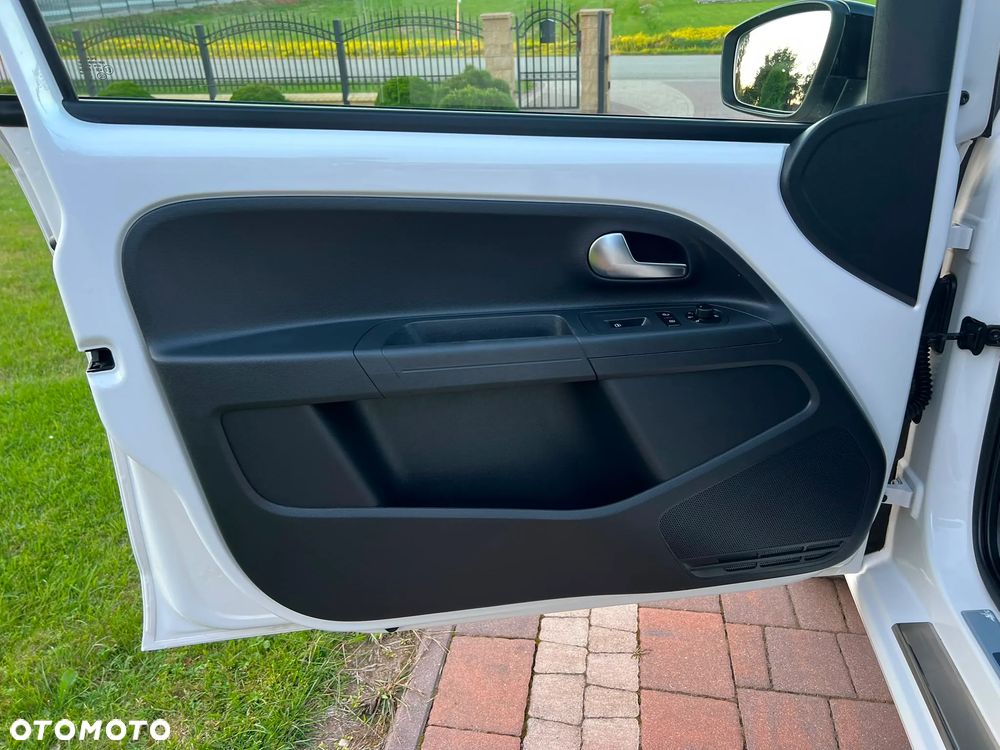 Volkswagen up! high - 15