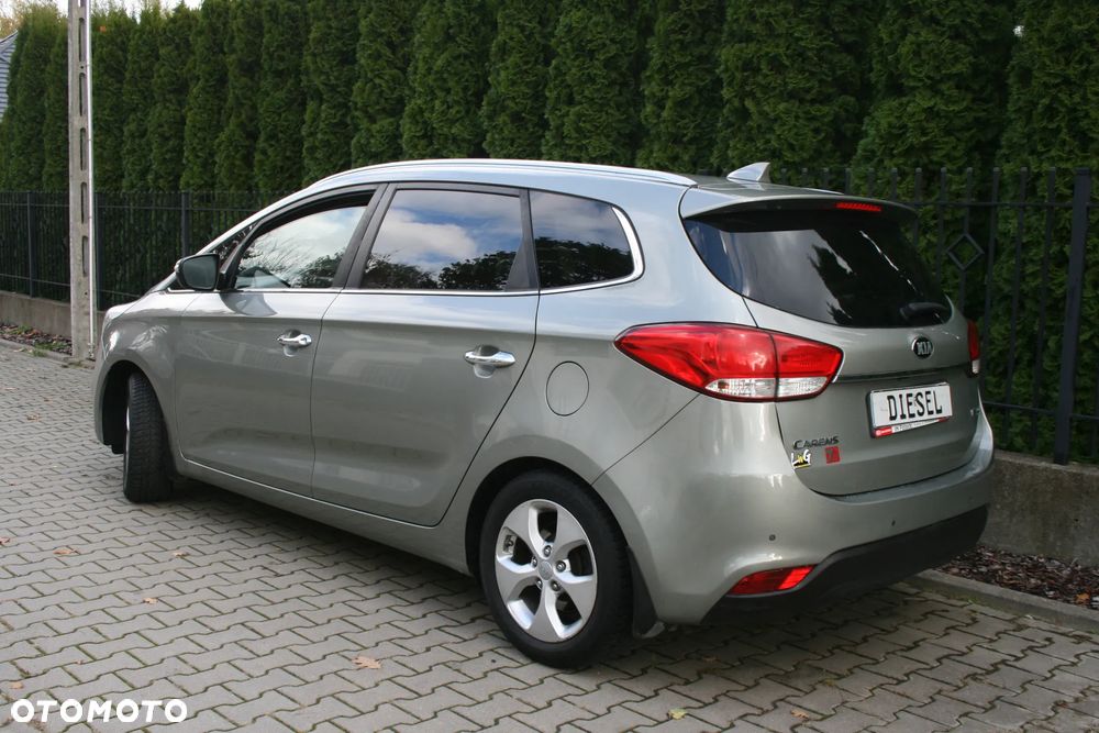 Kia Carens 1.7 CRDi M 7os - 17