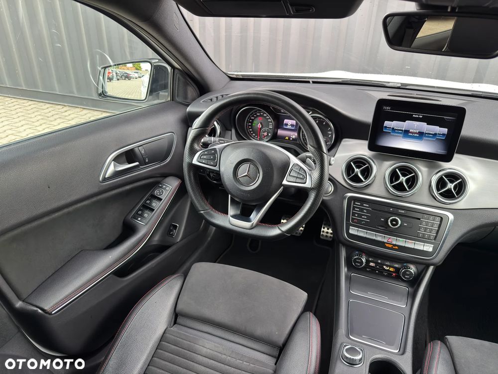 Mercedes-Benz GLA 220 4-Matic AMG Line - 24