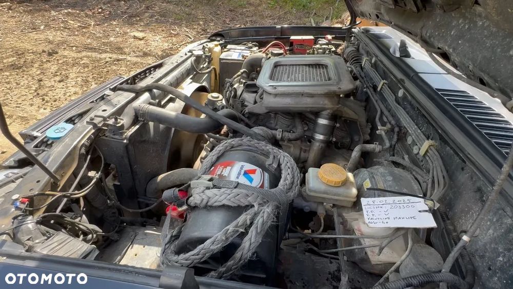 Nissan Pickup - 12