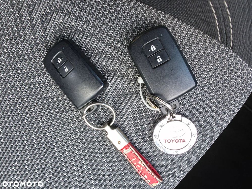 Toyota Yaris ver-hybrid-1-5-vvt--i-selection - 6