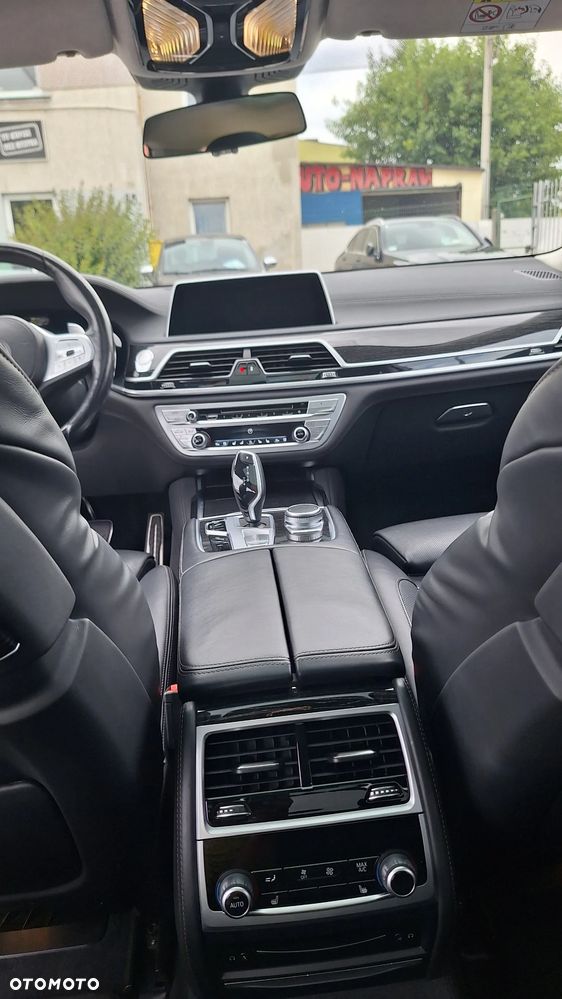 BMW Seria 7 750i xDrive - 8