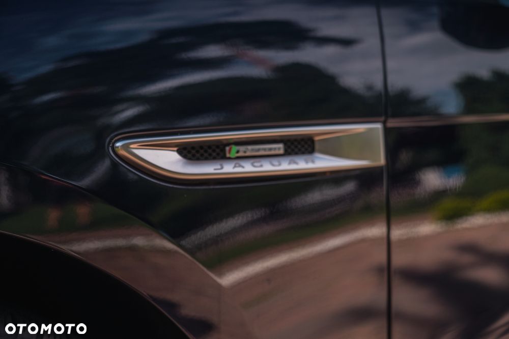 Jaguar F-Pace 2.0 i4D AWD R-Sport - 33