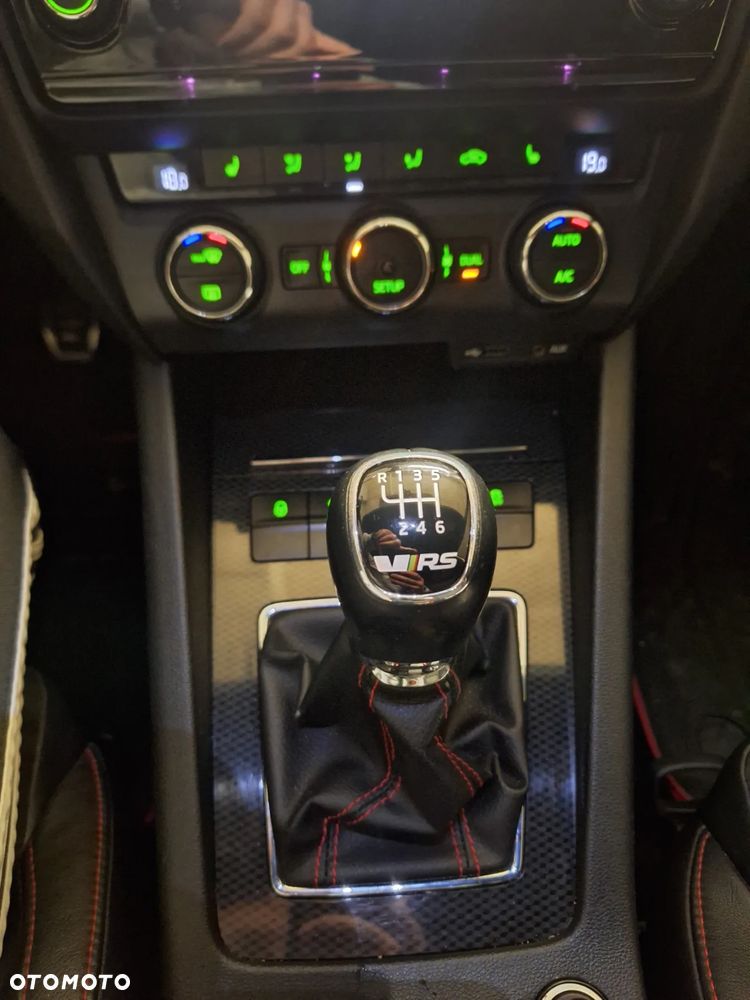 Skoda Octavia Combi 2.0 TDI RS - 15