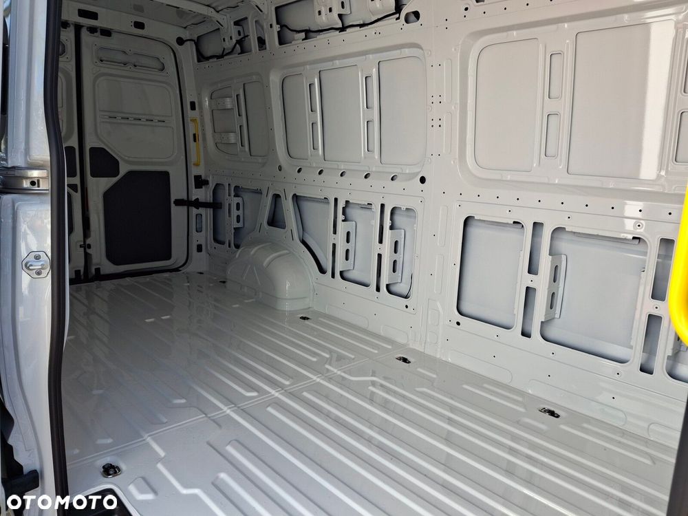 Volkswagen Crafter - 13