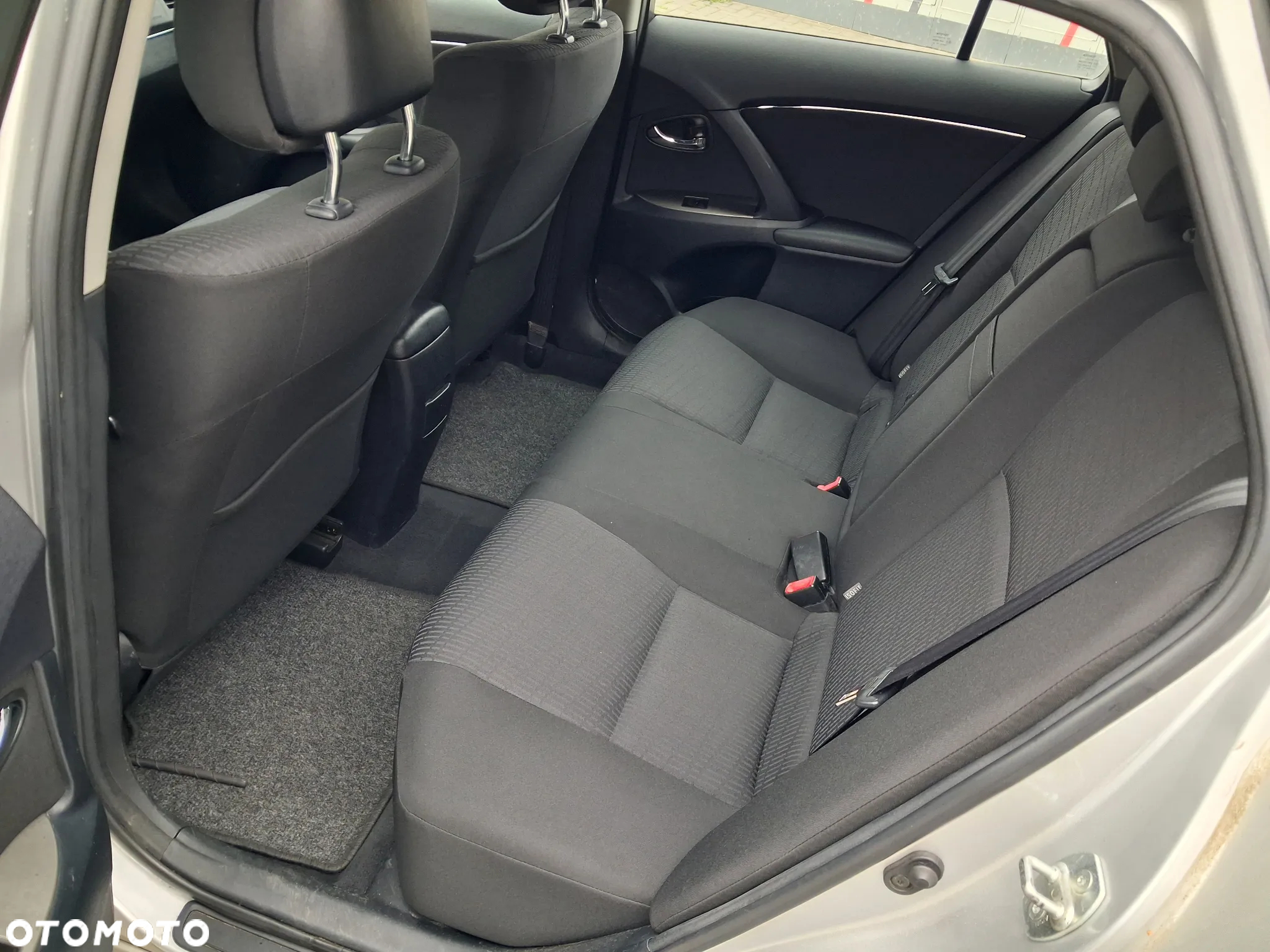 Toyota Avensis 1.8 Luna - 9