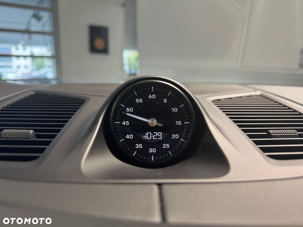 Porsche Cayenne - 25