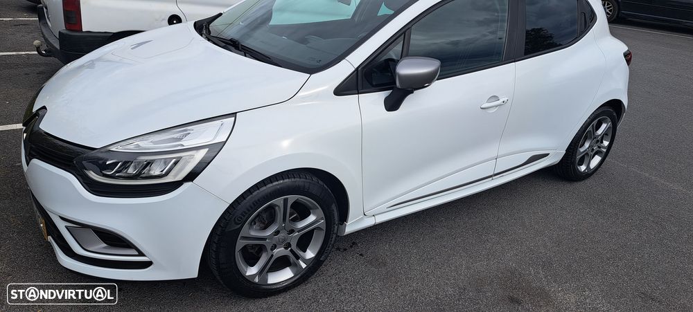 Renault Clio - 21