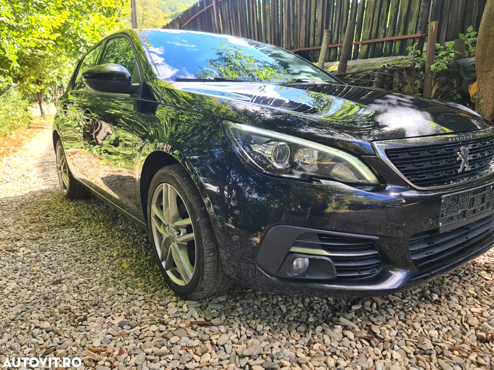Peugeot 308 1.2 L PureTech Turbo S&S Allure - 15