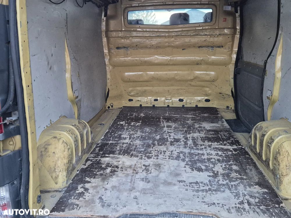 Renault TRAFIC - 12