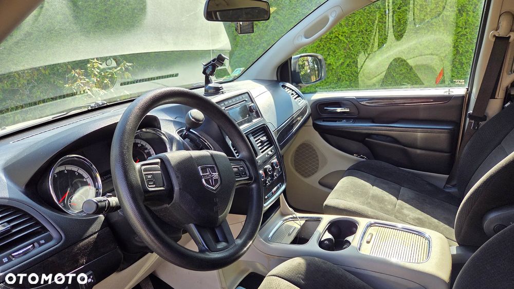 Dodge Grand Caravan - 9