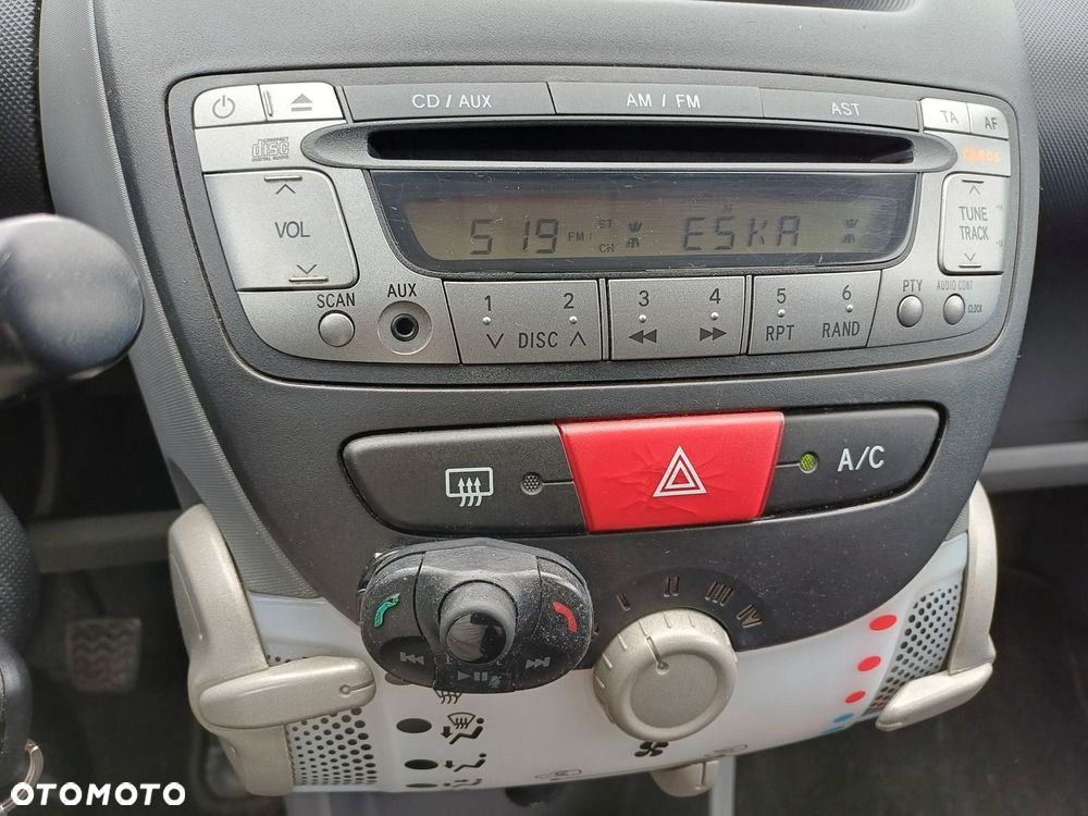 Peugeot 107 1.0 Happy - 16