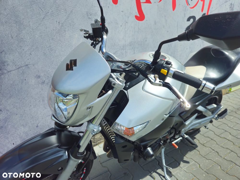 Suzuki GSR - 9