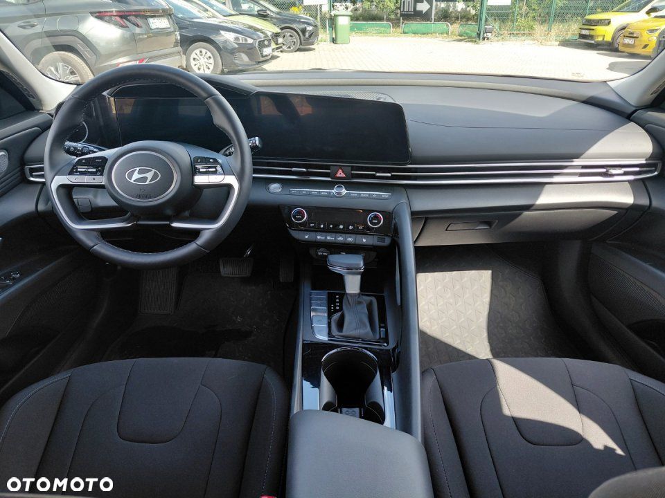 Hyundai Elantra - 11