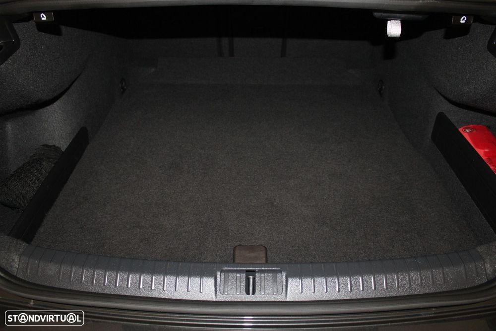 VW Passat 1.6 TDI Business DSG - 29