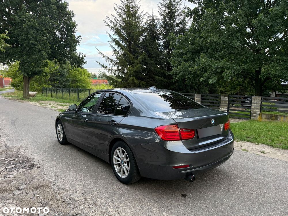 BMW Seria 3 320d DPF Edition Lifestyle - 4