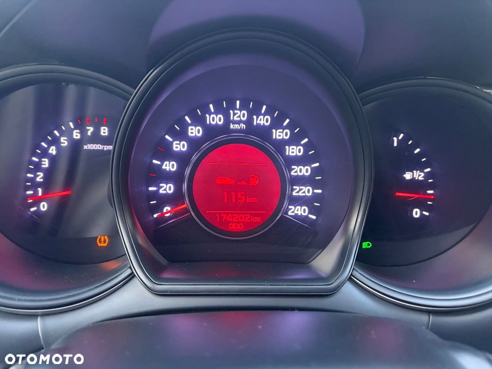 Kia Ceed 1.6 GDI ISG UEFA EURO 2016 - 26