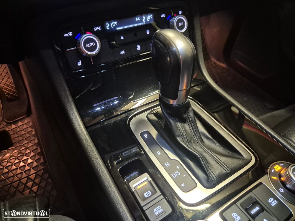 VW Touareg 3.0 TDI V6 Executive Edition - 26