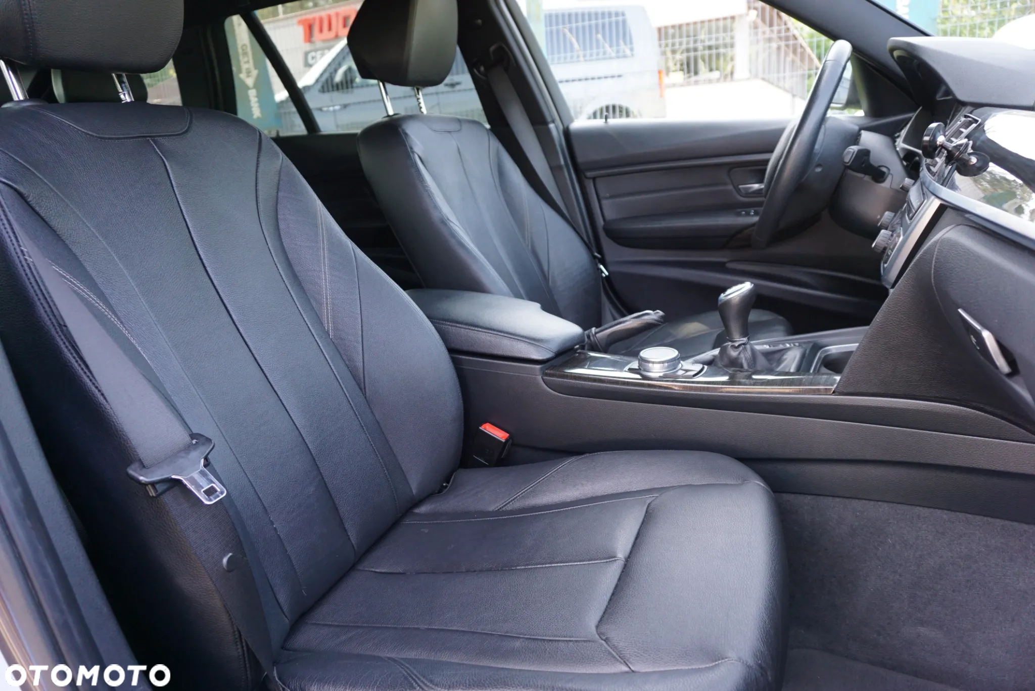 BMW Seria 3 318d Touring Luxury Line - 24